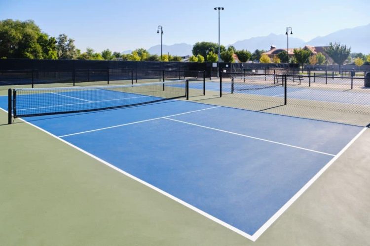 difference between pickleball and tennis ball court