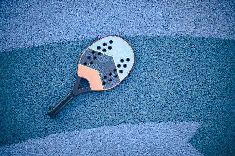 how to choose the right pickleball paddle guide